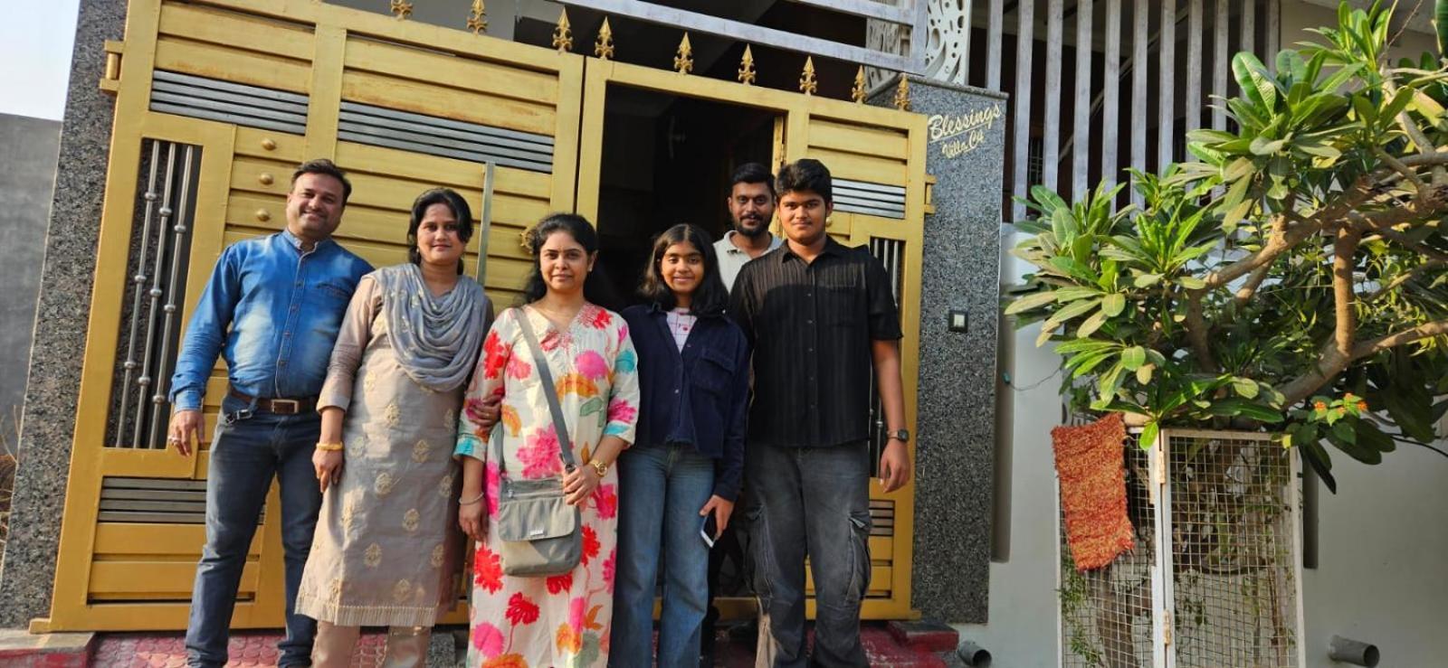 Blessing'S Home Stay 5 Bedrooms Luxury Villa Exquisite 5 Bedroom Villa Ideal Family Home Stay With Spacious Living Lucknow Exterior photo