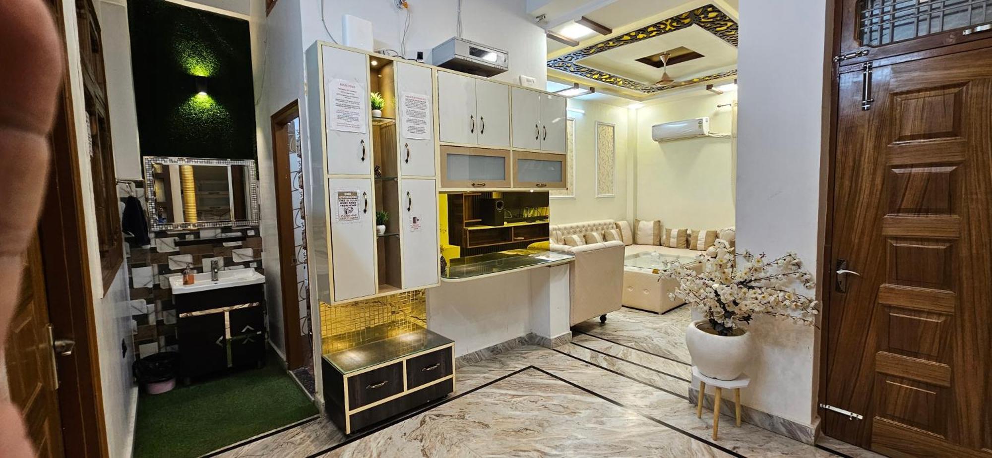 Blessing'S Home Stay 5 Bedrooms Luxury Villa Exquisite 5 Bedroom Villa Ideal Family Home Stay With Spacious Living Lucknow Exterior photo
